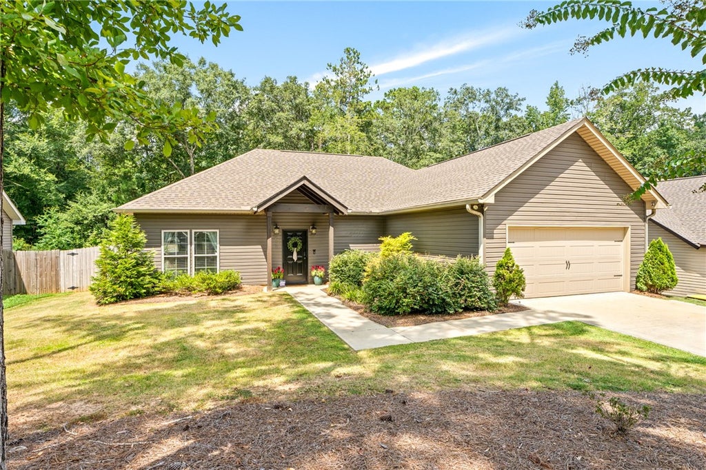 Photo of 517 RUSTIC Street, Opelika, AL 36801 (MLS # 182038)