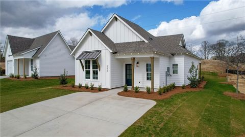 Photo of 90 SUMMER Street, Opelika, AL 36804 (MLS # 177132)