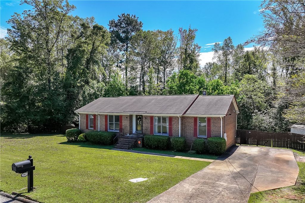Photo of 701 NORTH HILLS Drive, Opelika, AL 36801 (MLS # 177018)