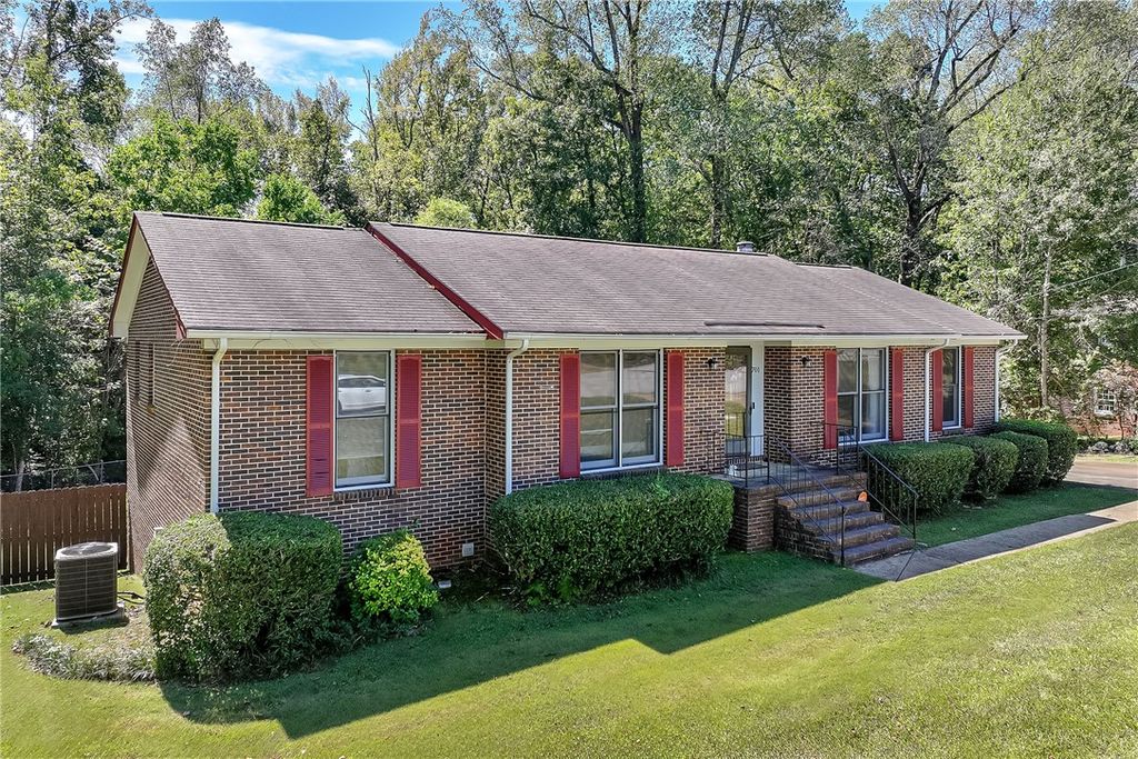 Photo of 701 NORTH HILLS Drive, Opelika, AL 36801 (MLS # 177018)
