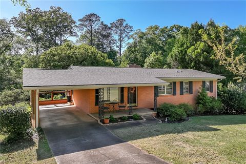 Photo of 1404 NOVELLA Street, Opelika, AL 36801 (MLS # 180024)