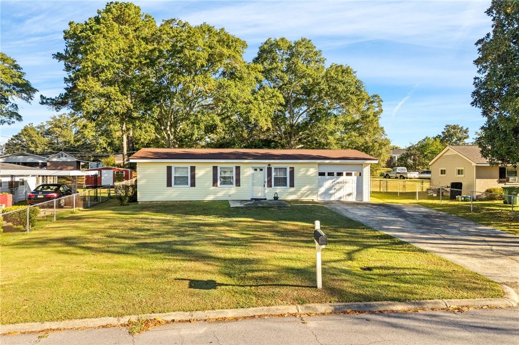 Photo of 806 S 11th Street, Lanett, AL 36863 (MLS # 177239)