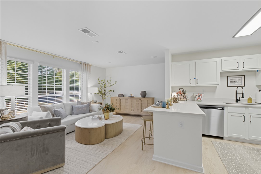 Auburn, Alabama 36830, United States, 2 Bedrooms Bedrooms, ,2 BathroomsBathrooms,Residential,Active,207978