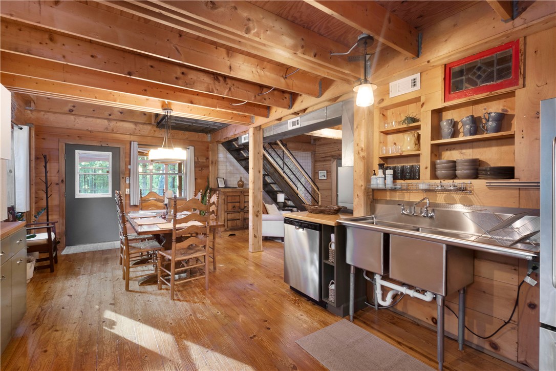 81 FOREST Road