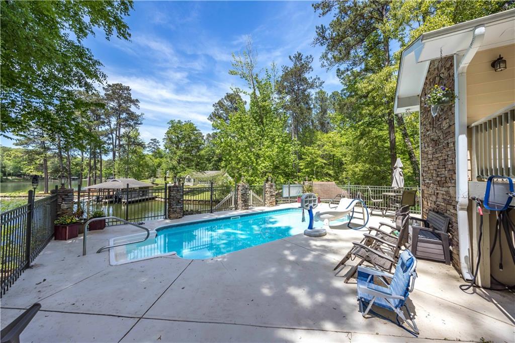 Photo of 558 LEE ROAD 367, Valley, AL 36854 (MLS # 181432)