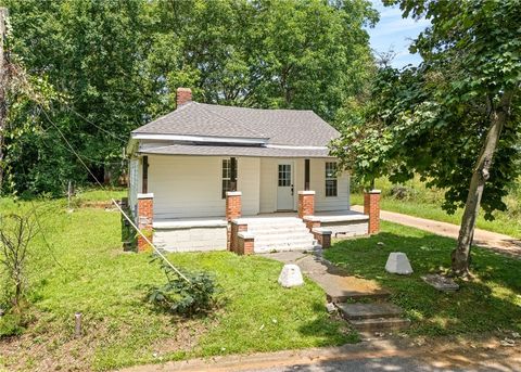 Photo of 1407 BRANCH Street, Opelika, AL 36801 (MLS # 175792)
