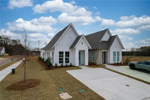 Photo of 1063 FOREST Lane, Opelika, AL 36801 (MLS # 178050)
