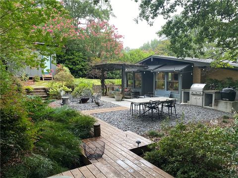 Photo of 863 CAHABA Drive, Auburn, AL 36830 (MLS # 177852)