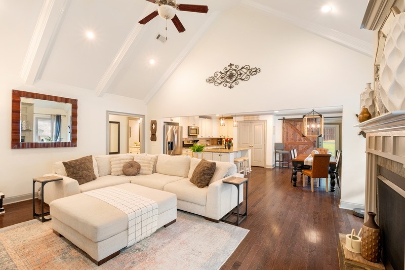 2476 SNOWSHILL Lane