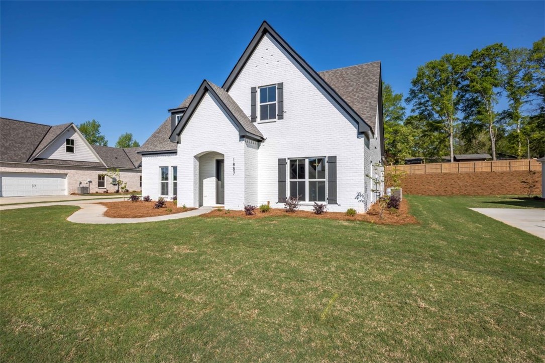 1887 LONG LEAF Lane