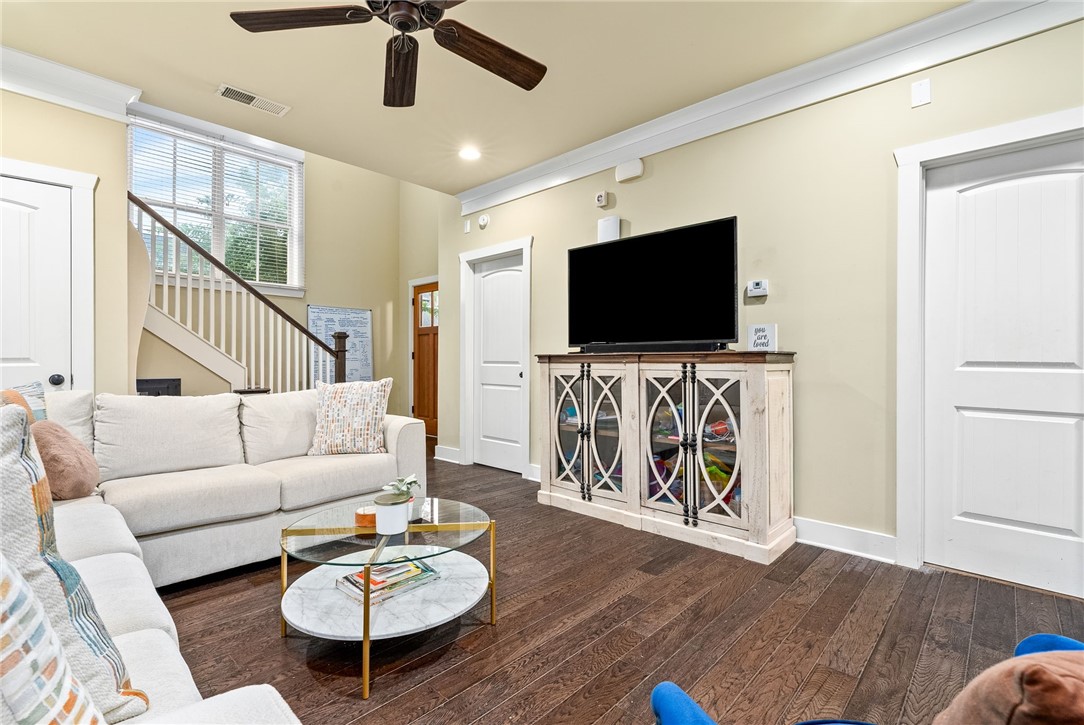 650 DEKALB Street 1422