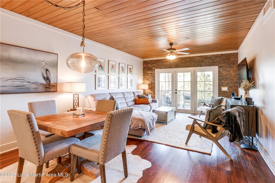 110 VILLAGE Loop
