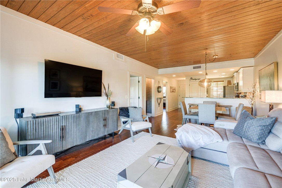 110 VILLAGE Loop