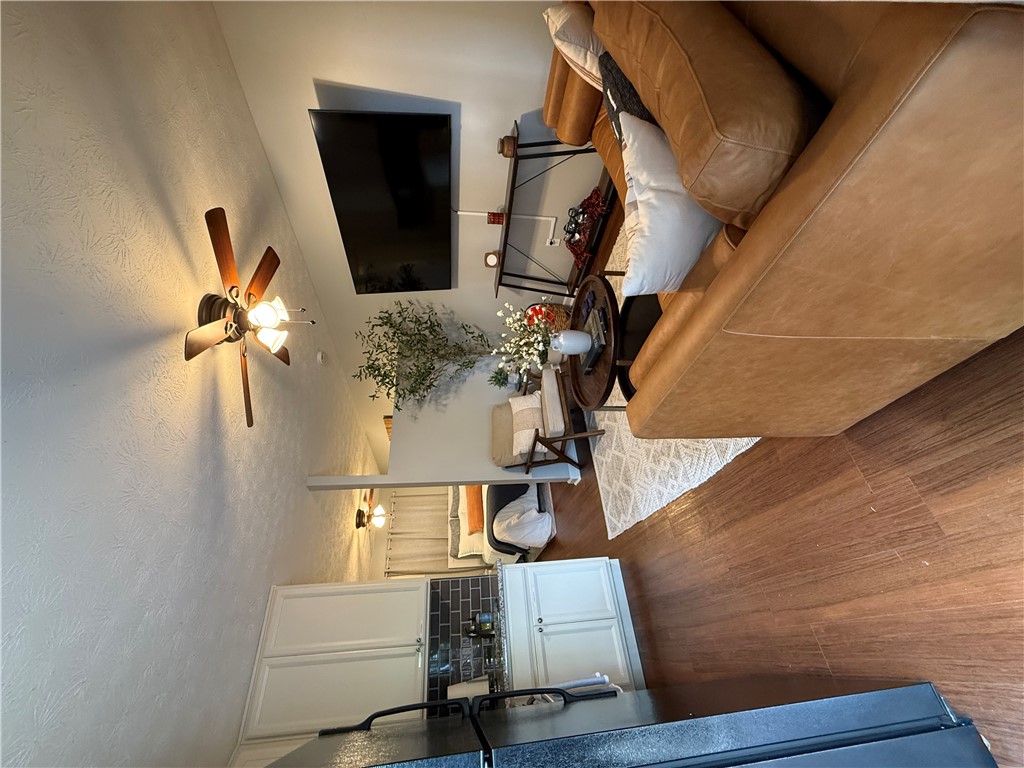 634 W MAGNOLIA Avenue
