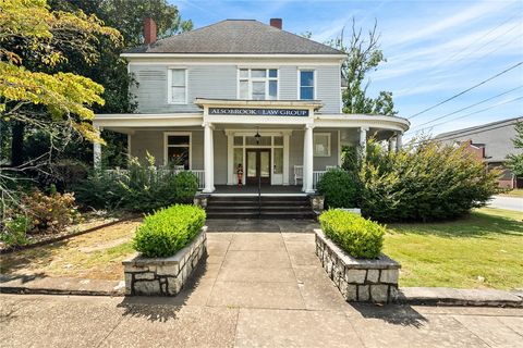 114 N 9TH Street Opelika AL 36801