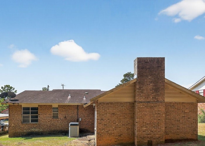 1400 LOCKHART Circle