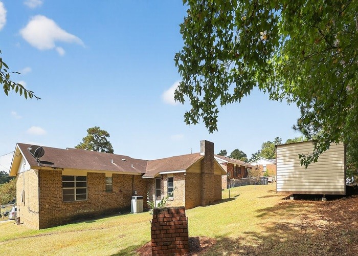 1400 LOCKHART Circle