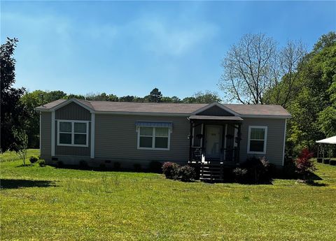 Photo of 1902 35TH Avenue SW, Lanett, AL 36863 (MLS # 179833)
