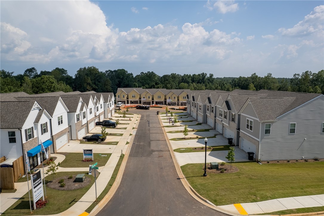 Opelika, Alabama 36804, United States, 3 Bedrooms Bedrooms, ,3 BathroomsBathrooms,Residential,Pending,52527