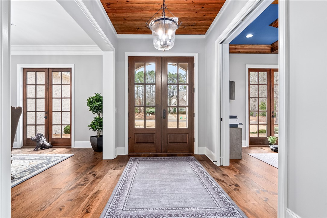 2038 E LAKE Boulevard