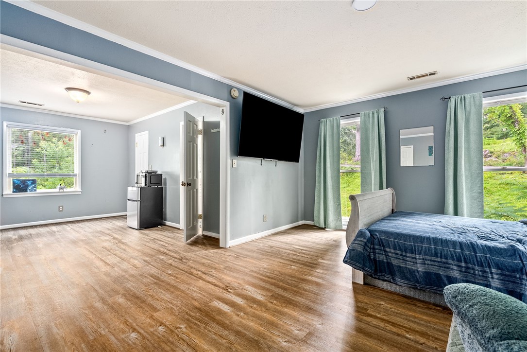 512 SLEEPY HOLLOW Drive