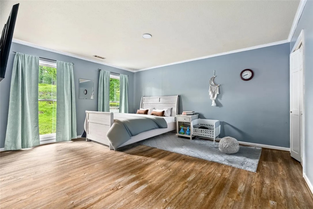 512 SLEEPY HOLLOW Drive