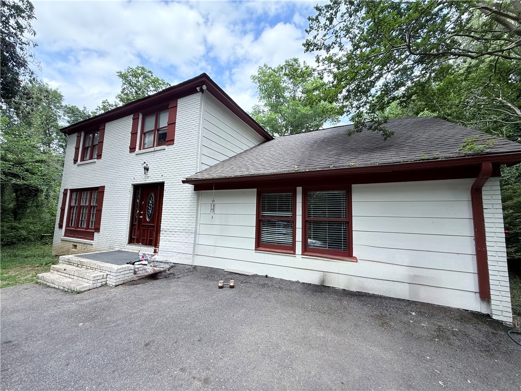 512 SLEEPY HOLLOW Drive