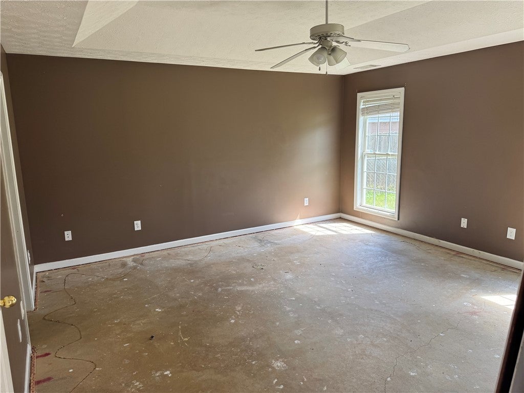 190 LEE ROAD 2105