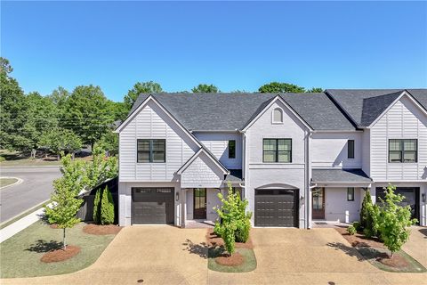 Photo of 1301 PARKER Place, Auburn, AL 36832 (MLS # 179773)