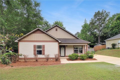 380 EMBRY Lane Auburn AL 36830
