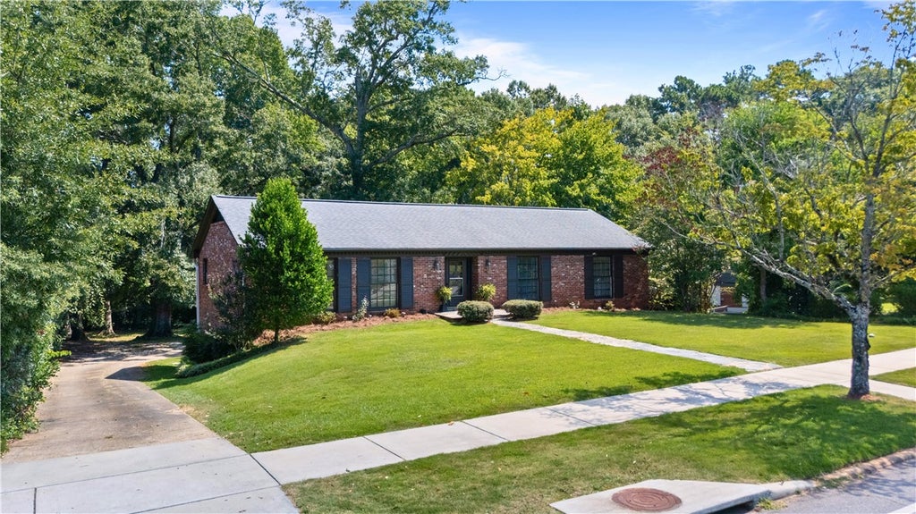 Photo of 801 N 10TH Street, Opelika, AL 36801 (MLS # 182096)