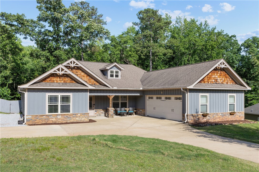2107 ROCKLEDGE Circle