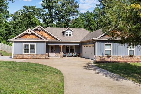 2107 ROCKLEDGE Circle Opelika AL 36801
