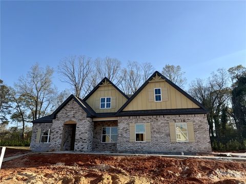 Photo of 1383 HIDDEN LAKES Drive, Opelika, AL 36801 (MLS # 178844)
