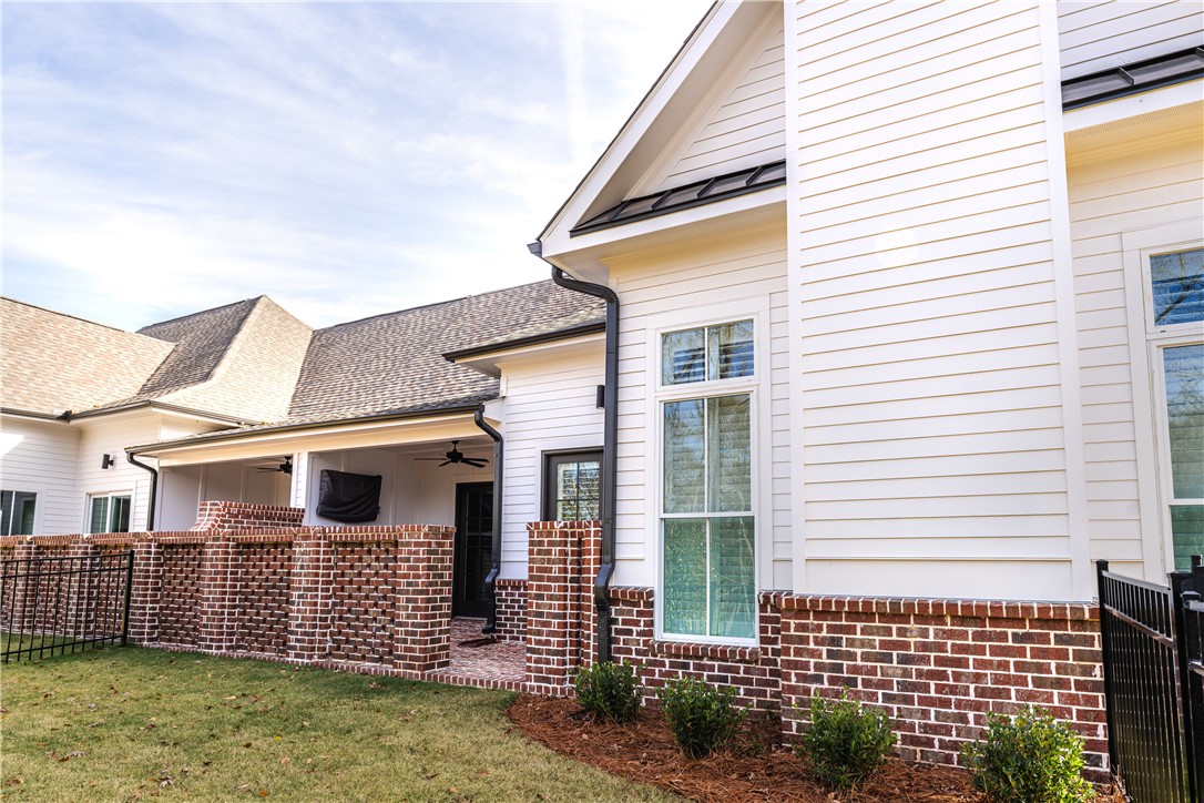 2048 DAWSON CORNER Loop
