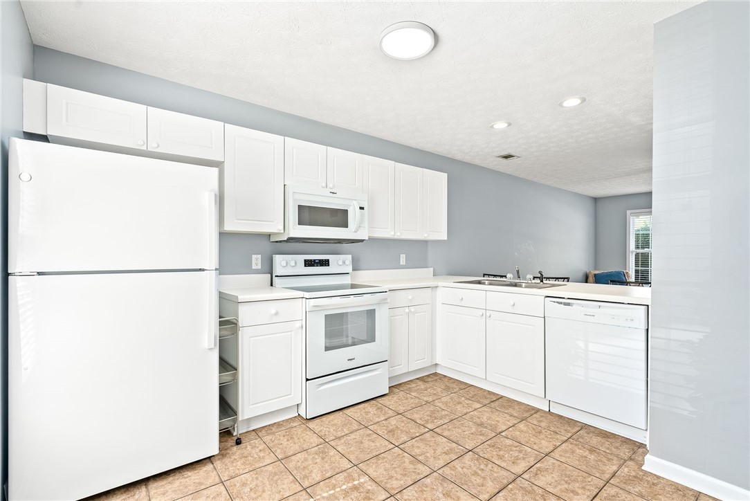 1477 N DONAHUE Drive 502