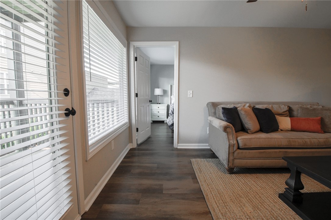 730 W MAGNOLIA Avenue 202