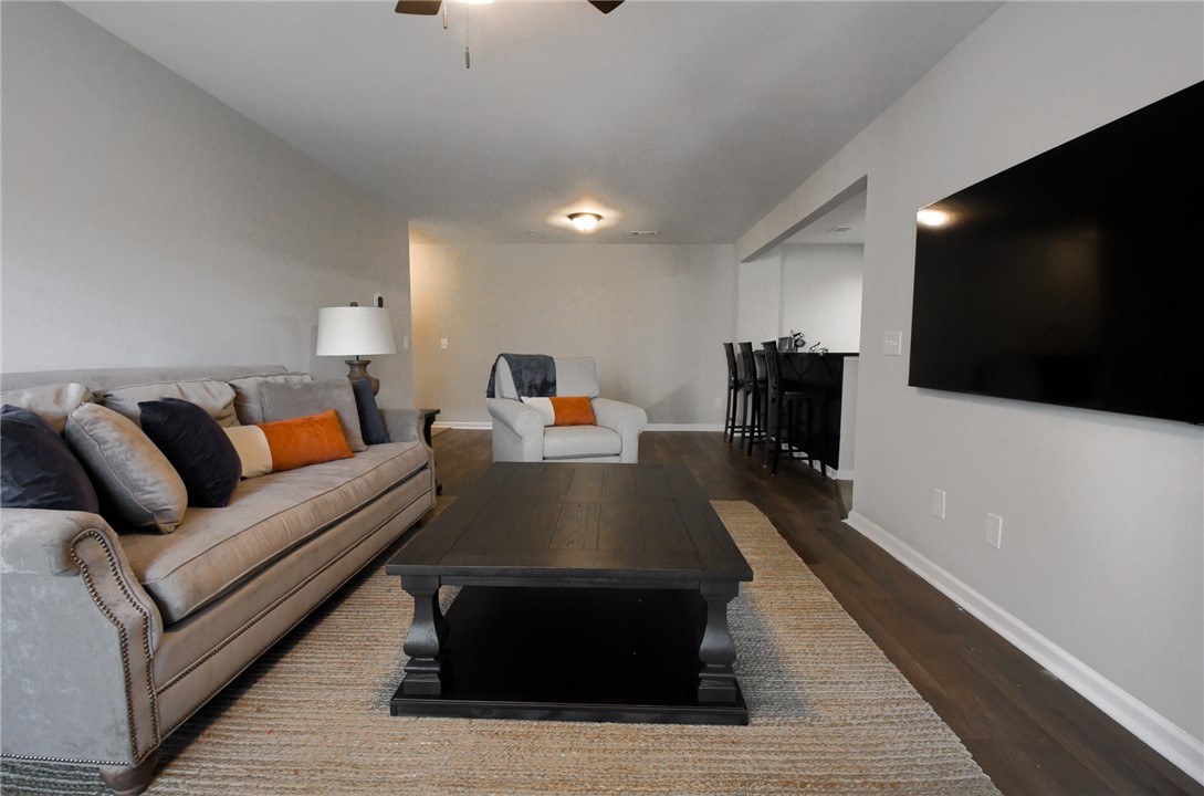730 W MAGNOLIA Avenue 202
