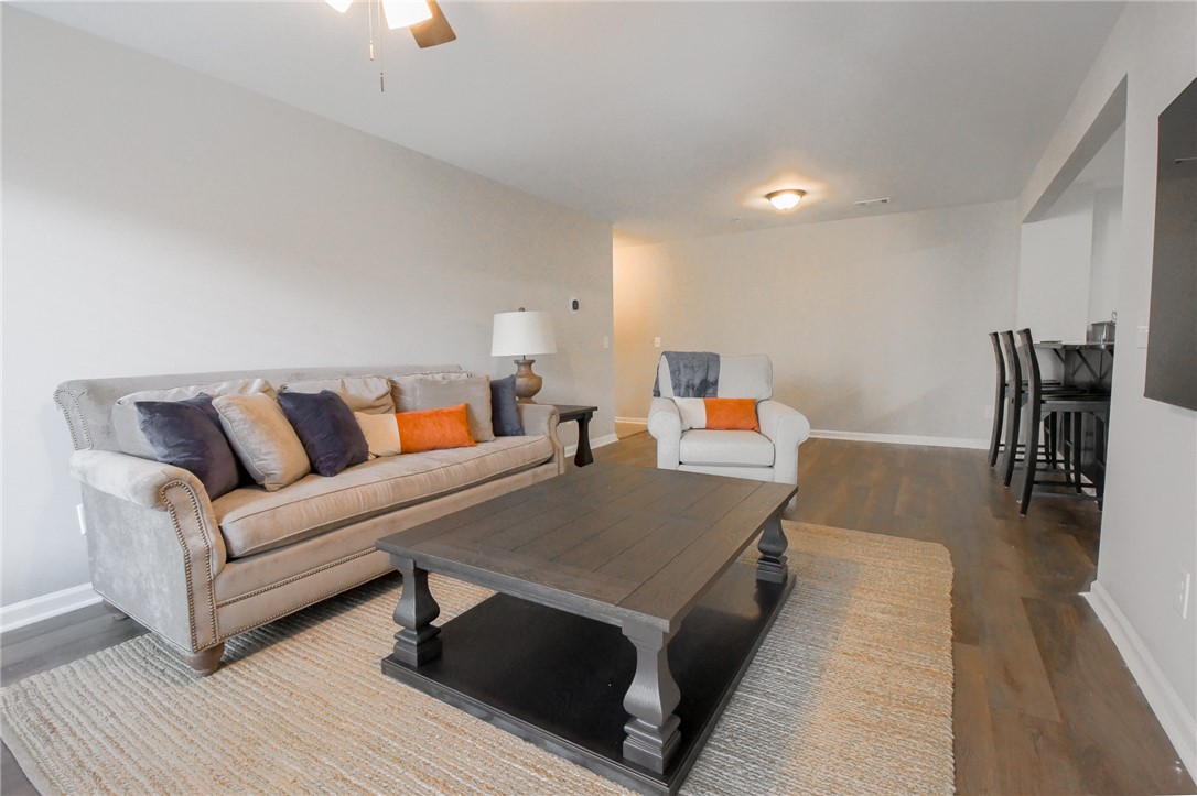 730 W MAGNOLIA Avenue 202