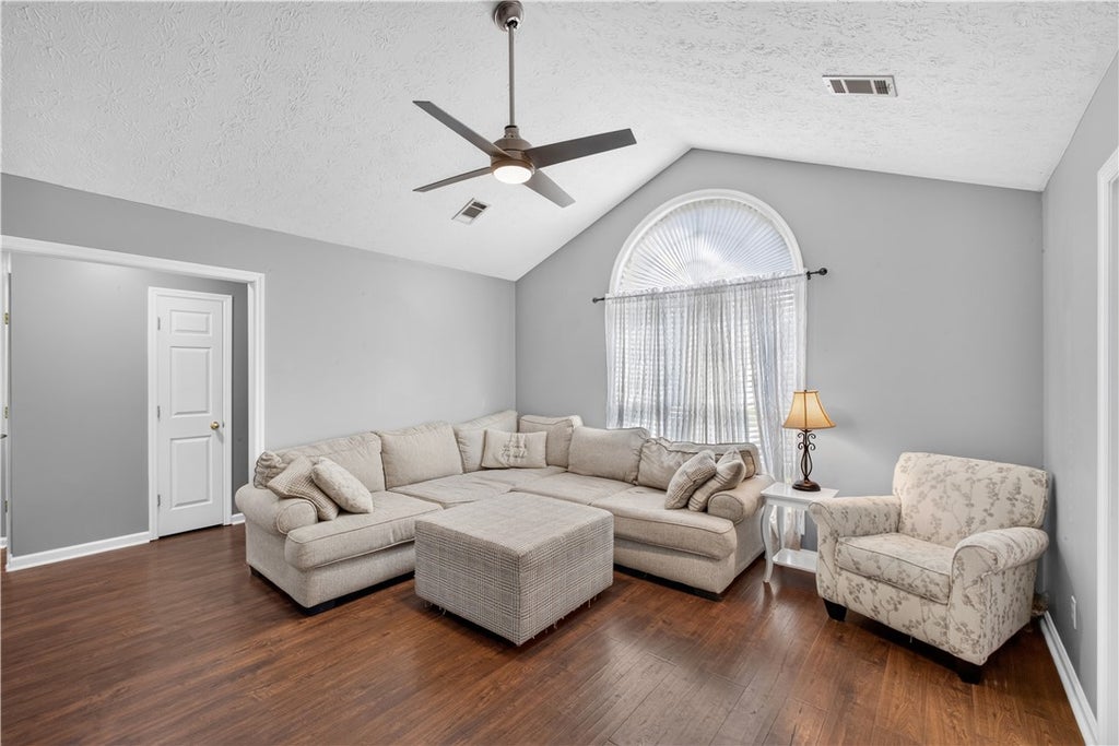 Photo of 1404 SOUTHERS Court, Opelika, AL 36801 (MLS # 182126)