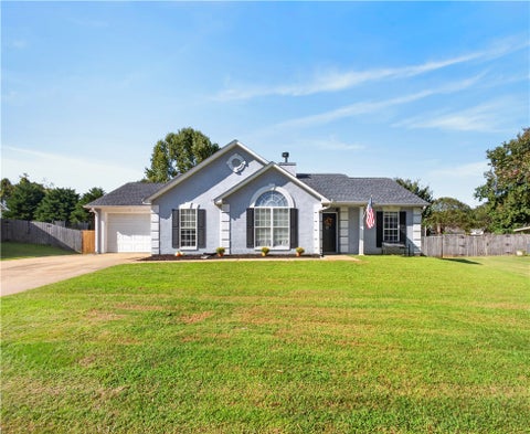 Photo of 1404 SOUTHERS Court, Opelika, AL 36801 (MLS # 182126)