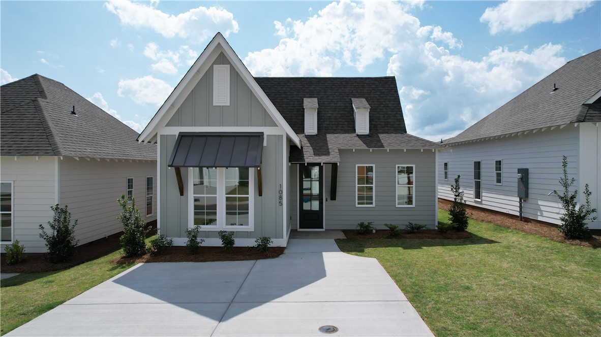 1085 WOODLAND Lane