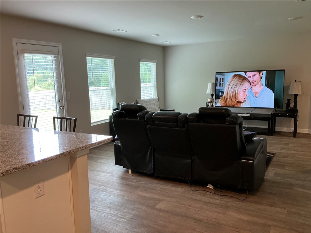 1081 LIZLIN Drive