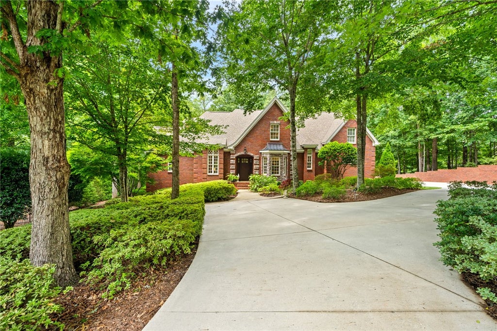 Photo of 475 NOTTINGHAM Drive, Auburn, AL 36830 (MLS # 181270)