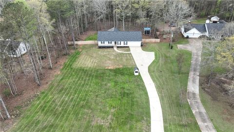 Photo of 4921 HEATH Road, Auburn, AL 36830 (MLS # 179377)