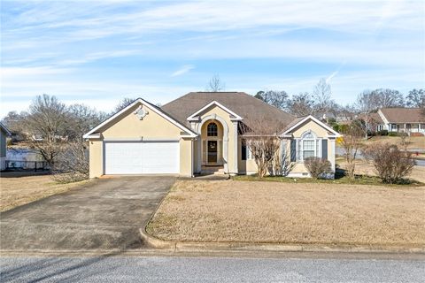 Photo of 2016 AUTREY Street, Opelika, AL 36801 (MLS # 178983)
