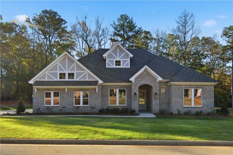 211 MERLIN Street Opelika AL 36801