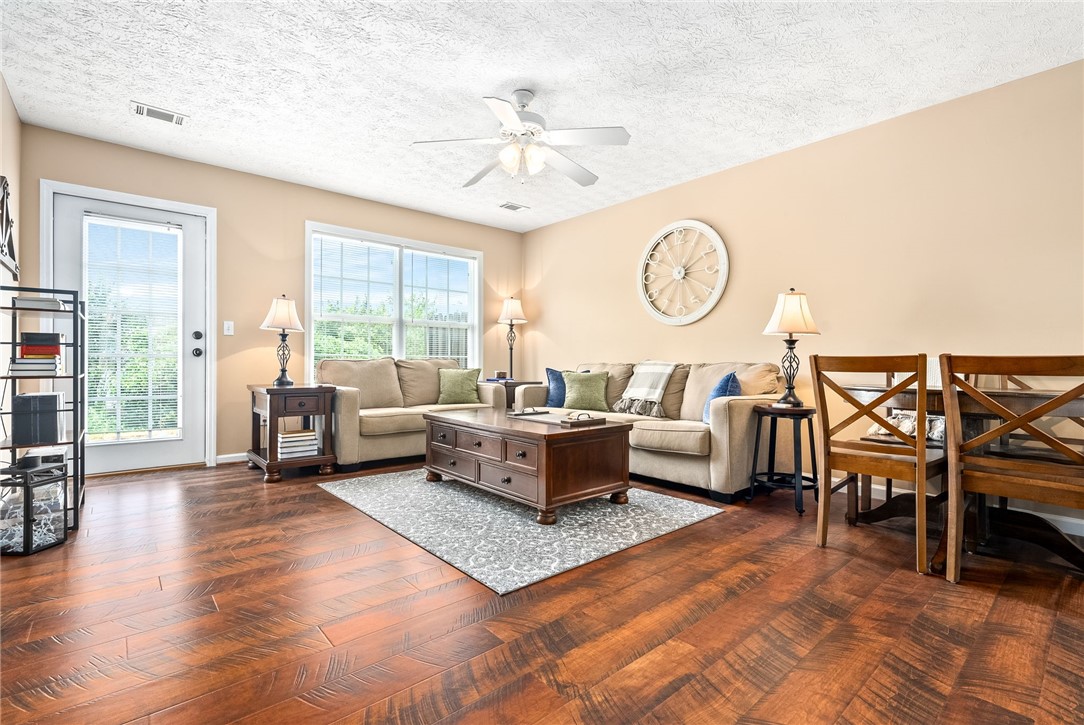 1477 N DONAHUE Drive 2701
