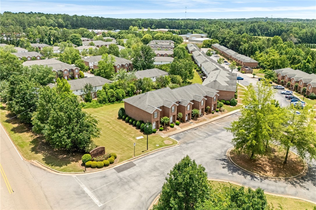 1477 N DONAHUE Drive 2701