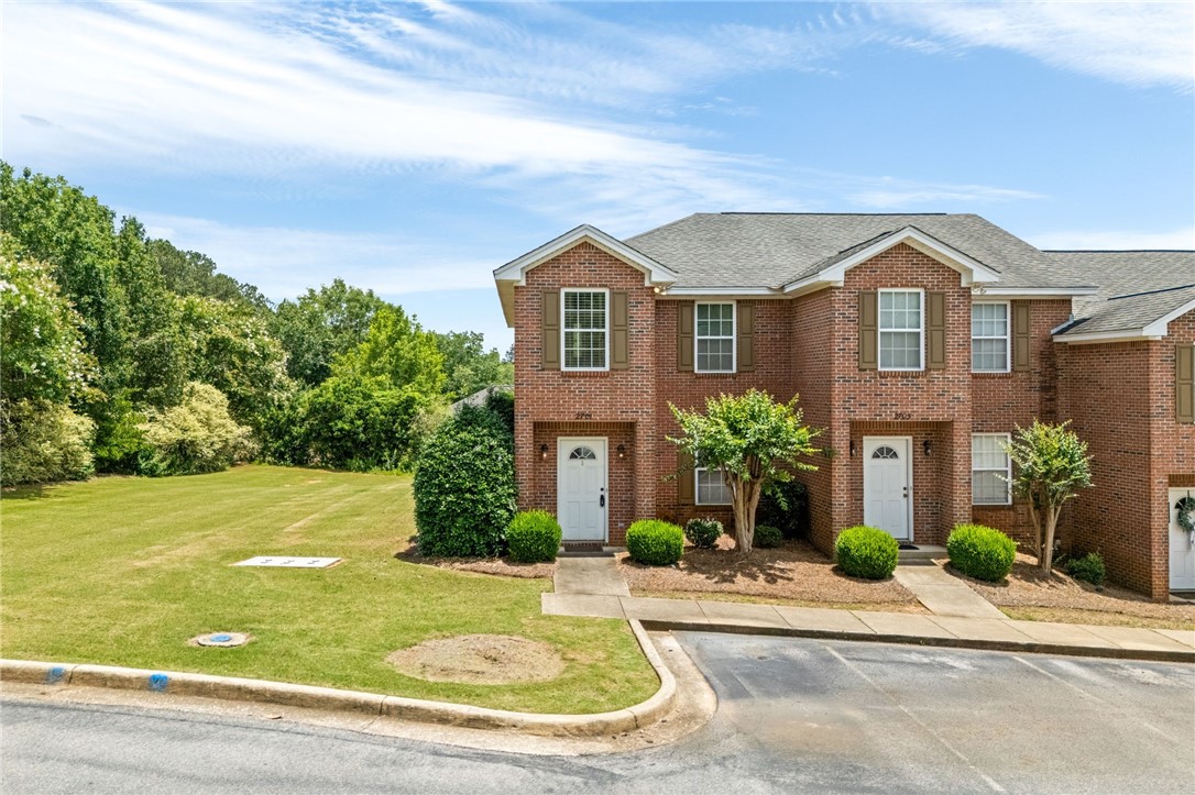 1477 N DONAHUE Drive 2701
